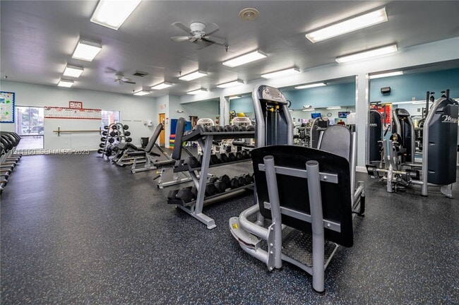 Building Photo - 2101 Lucaya Bend