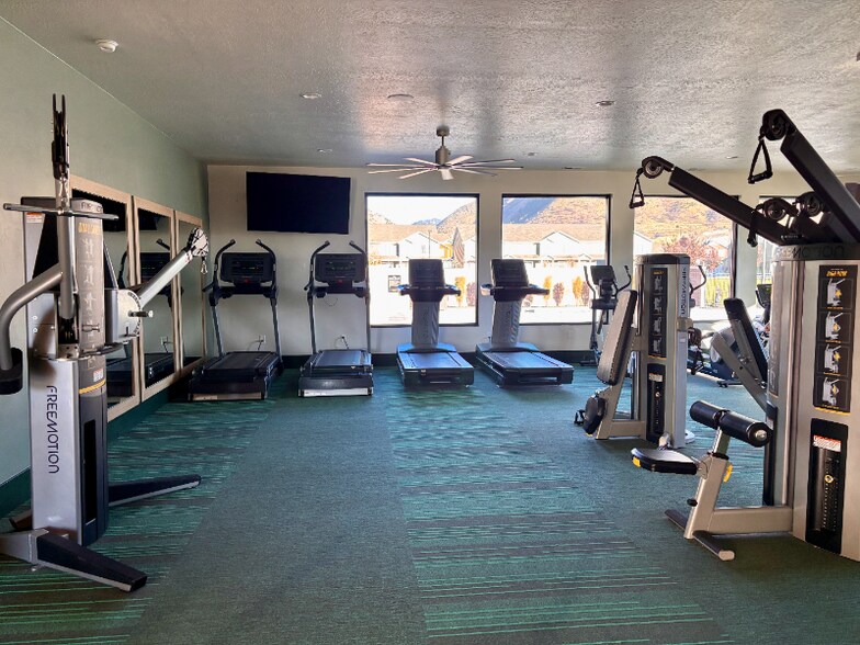 Building Photo - 1535 E 320 S