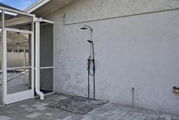 Building Photo - 725 Patricia Ave