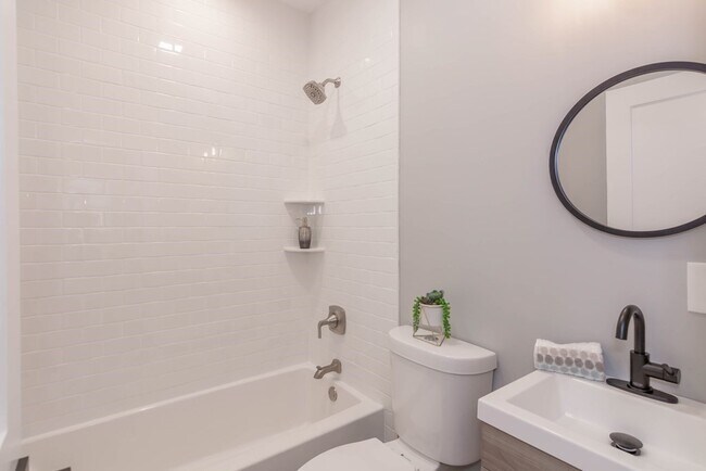 Building Photo - 71 Savin St