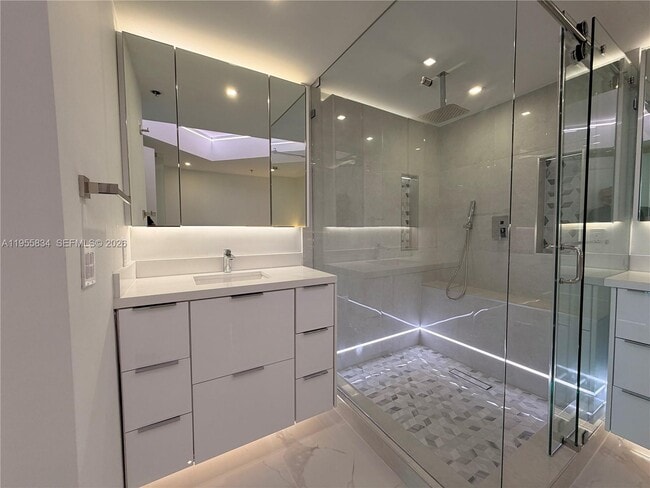 Building Photo - 2641 N Flamingo Rd