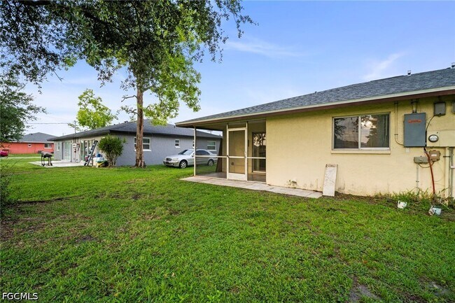 Building Photo - 4406 Santa Barbara Blvd S