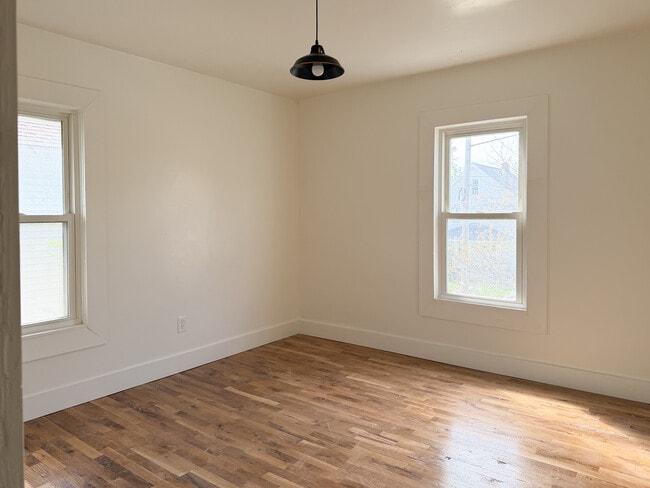 Building Photo - 336 W 29th St