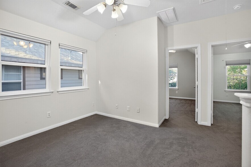 Building Photo - 126 Silver Penny Dr