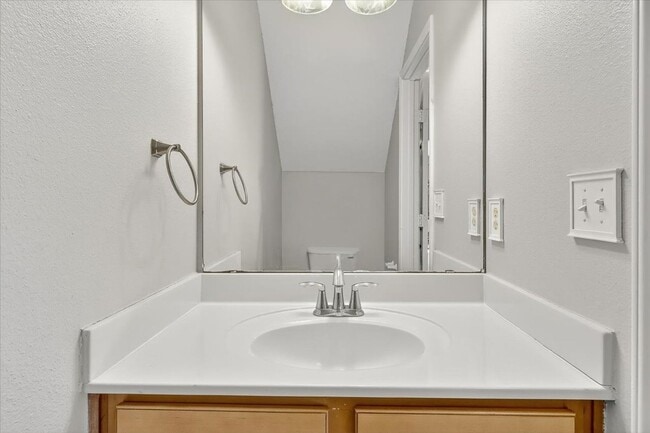 Building Photo - 2110 Encino Dr
