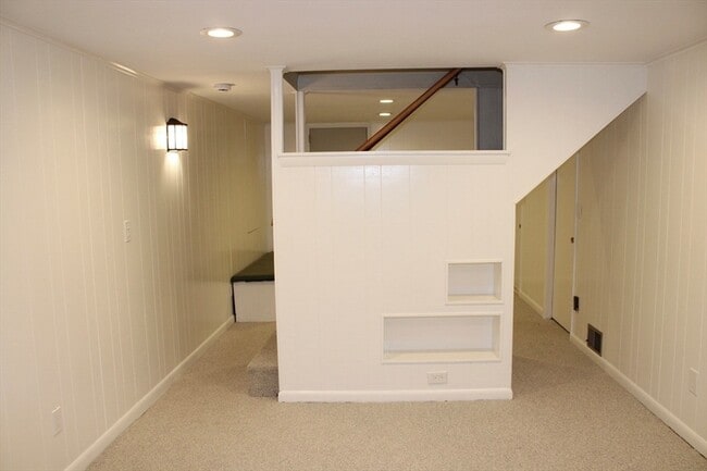 Building Photo - 61 Alton St