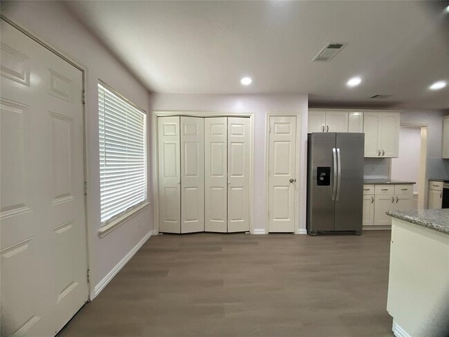 Building Photo - 15706 Springfield Dr