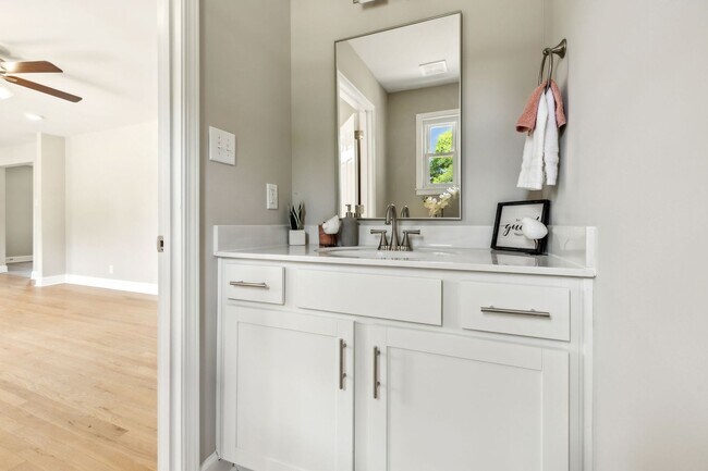 Building Photo - Sango Beauty With Finished Basement!