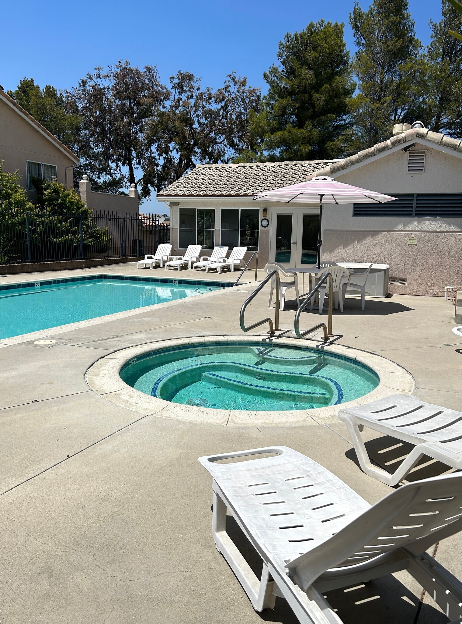 Community Hot Tub - 1207 Manzanita Way