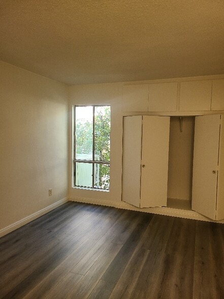 Building Photo - 160 S El Molino Ave