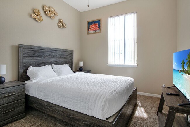 Building Photo - Modern 3-Bedroom, 2-Bath Townhouse near Ch...