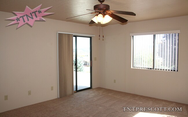 Building Photo - Home in Cliff Rose HOA ~ Winter Special!!