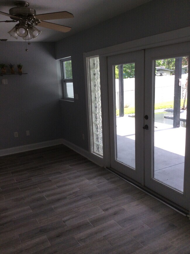 Building Photo - 1401 Silverstone Ave