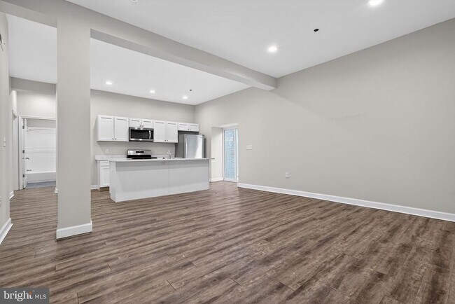 Building Photo - 980 N Marshall St