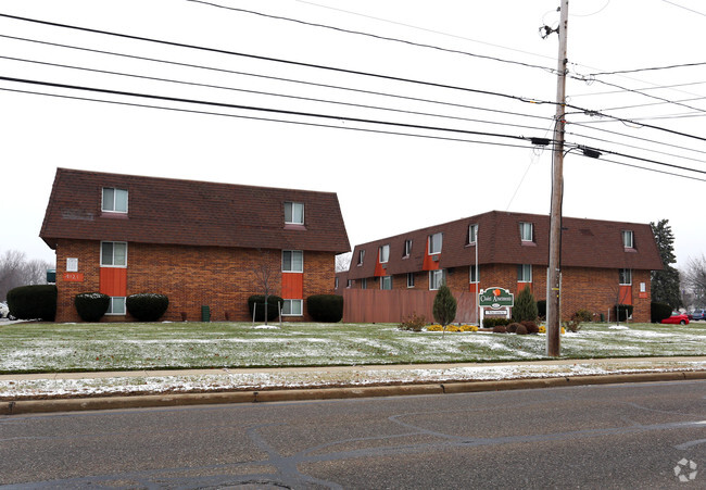 Building Photo - Chalet Apartments