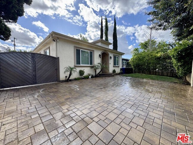 Building Photo - 6234 Carpenter Ave