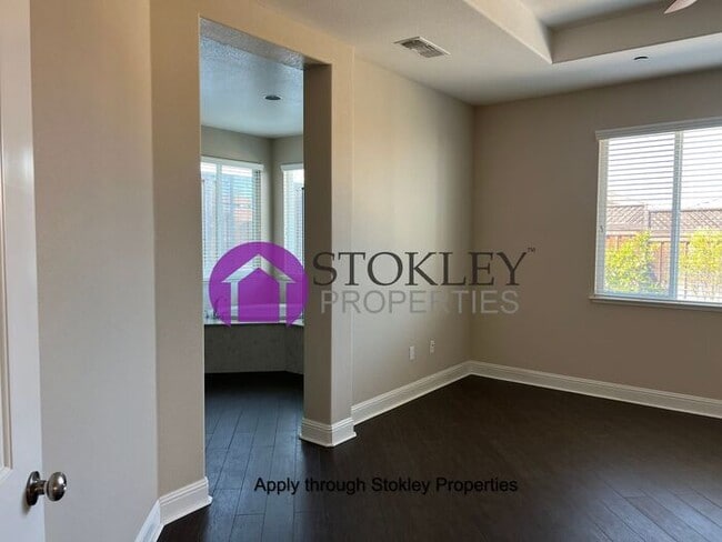 Building Photo - 2037 Aragon Dr