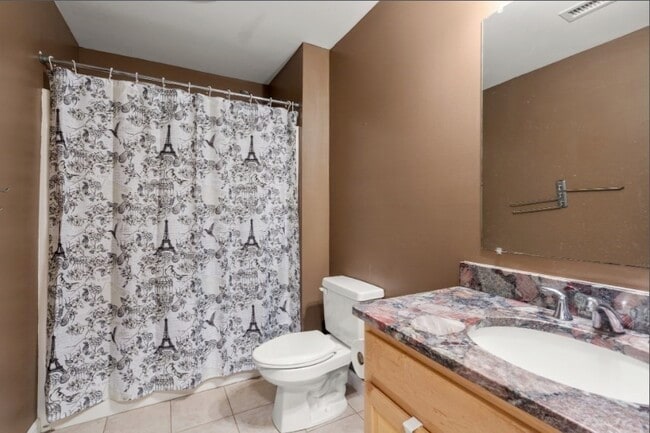 Building Photo - 5 Equestrian Ln