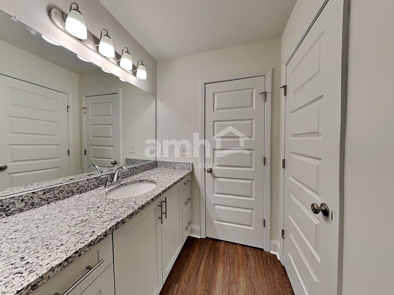 Building Photo - 5500 Central Grove Sq