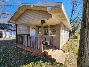 Building Photo - Spacious 3-Bedroom, 1-Bathroom Home AVAILABLE NOW!!
