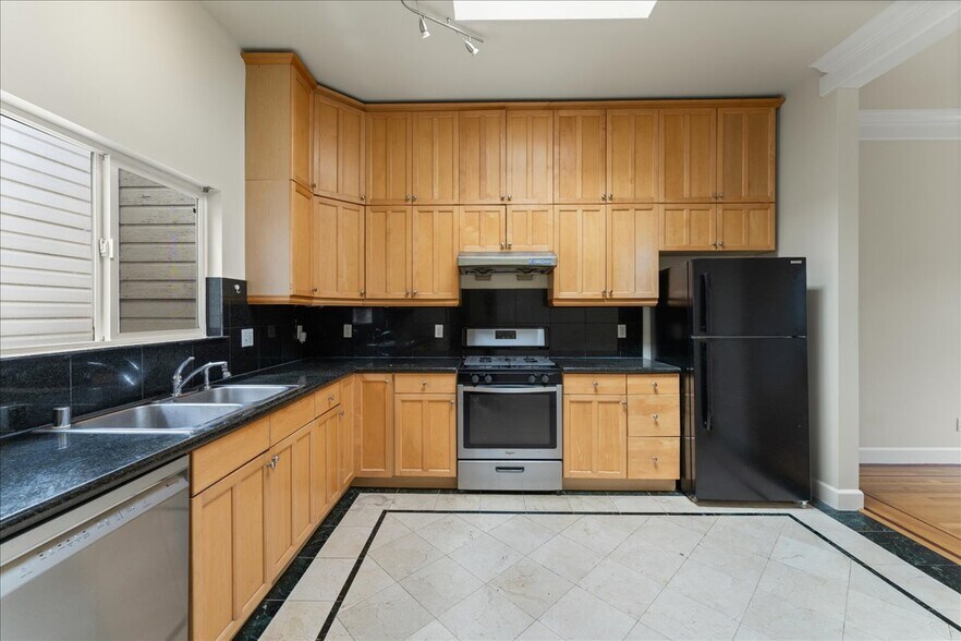 Building Photo - 4619 Lincoln Way