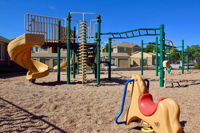 Building Photo - Traditions Denver