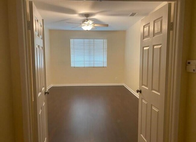 Building Photo - CLEAN ~ TURNKEY ~ SINGLE STORY ~ 4 BEDROOM / 2 BATH