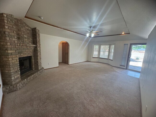 Building Photo - 3Bd 2Bth Home in the Sought-after Colonial...