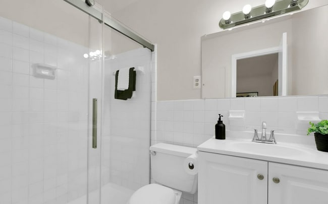 Building Photo - Bright Top-Floor 2BR Condo with Balcony in Parkside Community