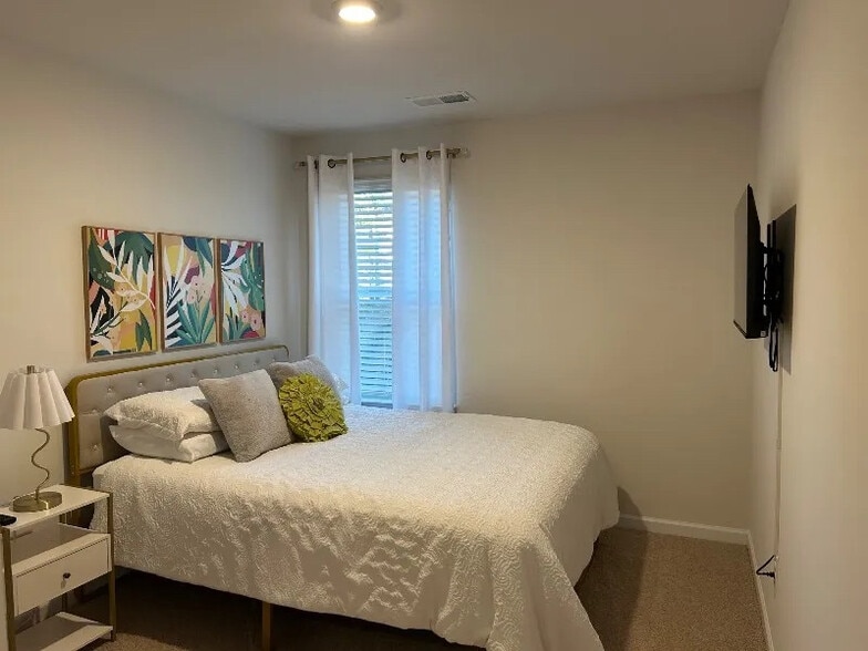 Building Photo - Room in Townhome on Murray Br Dr