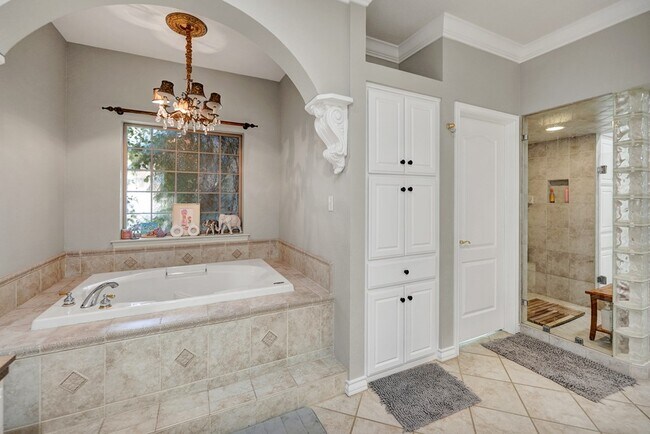 Building Photo - 5 Muirfield Dr