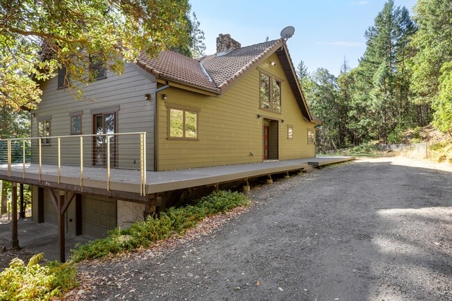 Building Photo - 1801 Wagon Trail Dr