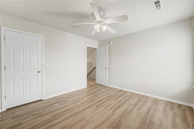 Building Photo - 3102 SW Deerfield Blvd