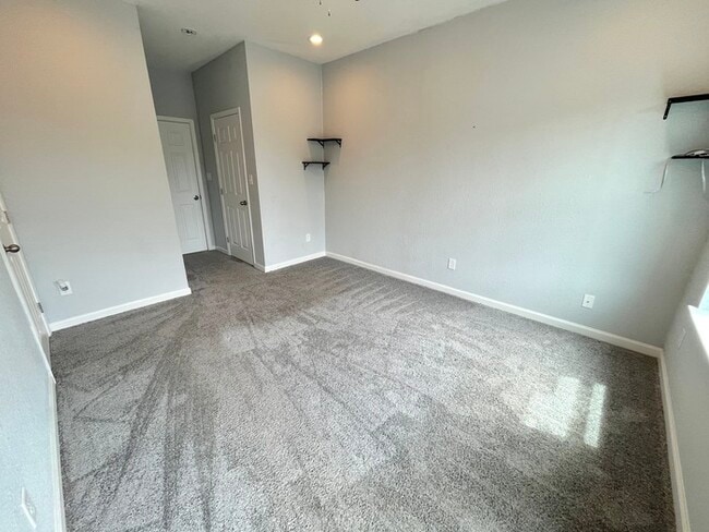 Building Photo - COME MEET YOUR NEW HOME! BRAND NEW & UPDATED!