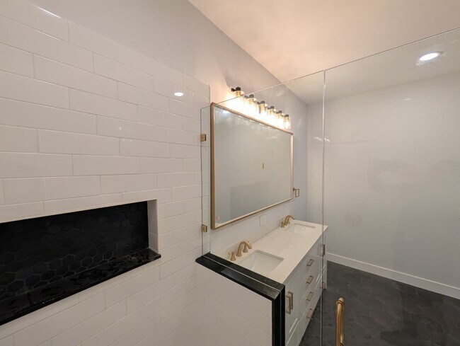 Building Photo - Luxury-Style 3BR Home in Prime West Palm Beach Location