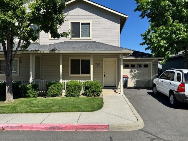 Primary Photo - 1043 Garfield St
