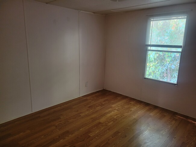 Building Photo - 160 Headman Ln
