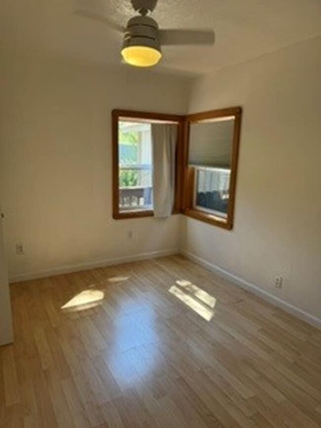Building Photo - 478 Oak St