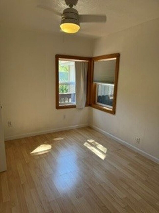 Building Photo - Charming 3 Bedroom, 2 Bathroom Home for Rent in Garberville  Non furnished Price $2,000. Furnishe...