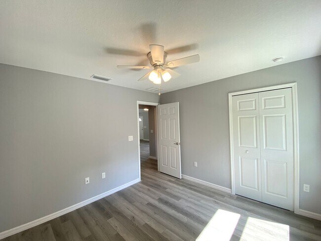 Building Photo - Marion Oaks - Welcome Home