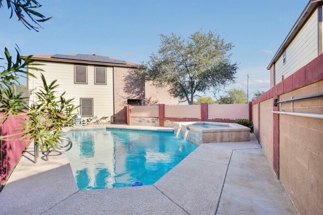 Building Photo - 2122 Mallorca Dr