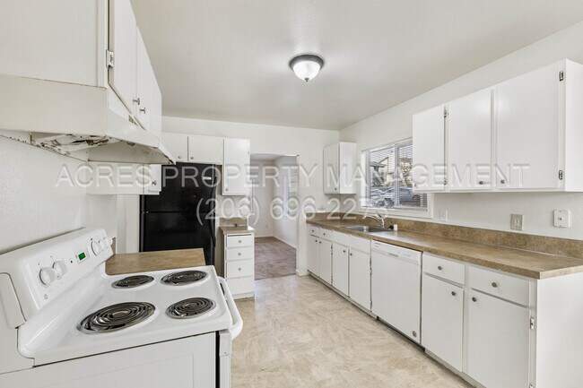 Building Photo - 2034 E 34th St