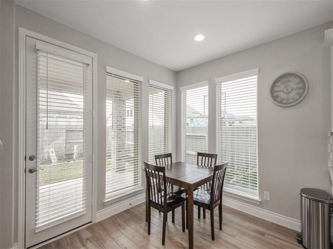 Building Photo - 4108 Emerson Cove Dr