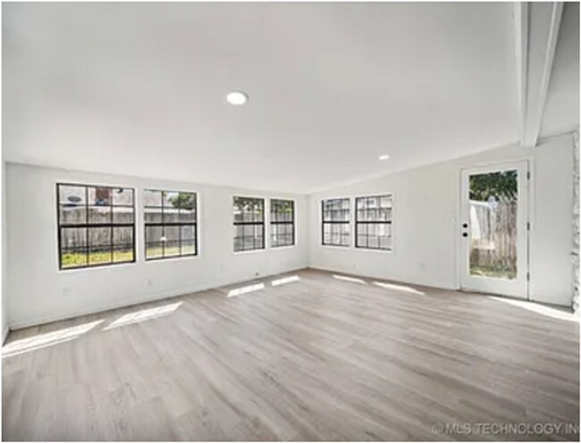 Building Photo - Charming 3-Bedroom Home with Spacious Yard in Prime Tulsa Location