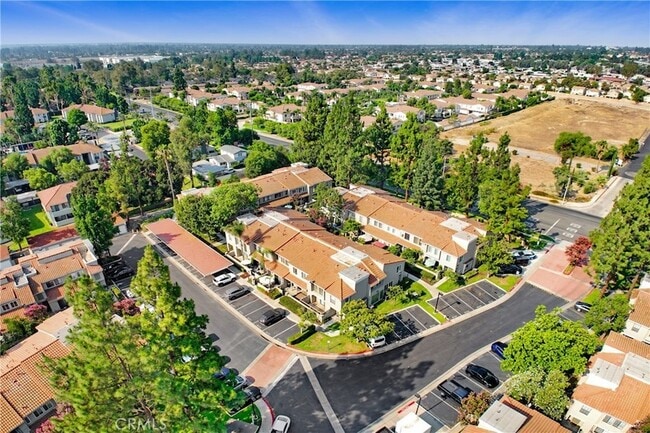 Building Photo - 8167 Vineyard Ave