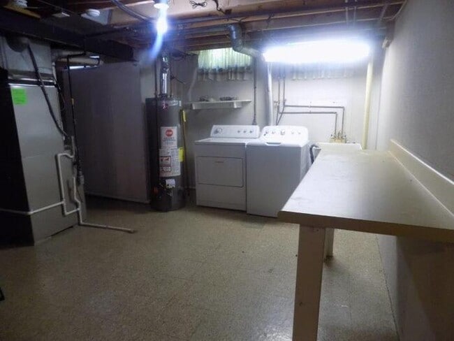 Building Photo - 2127 Hopkins Dr