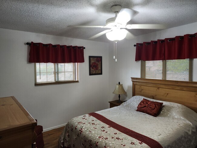 Building Photo - 851 Prescott Heights Dr