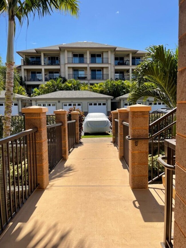 Building Photo - Gorgeous like new Premier condo in S. Kihe...