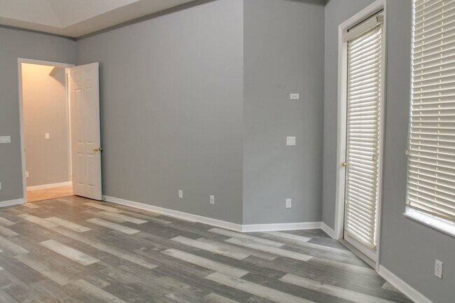 Building Photo - 805 Bainbridge Loop