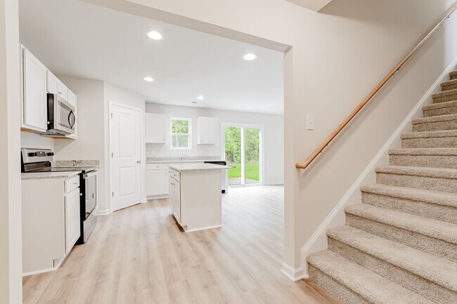 Building Photo - ?? A+ Special: One Month FREE Rent for a L...